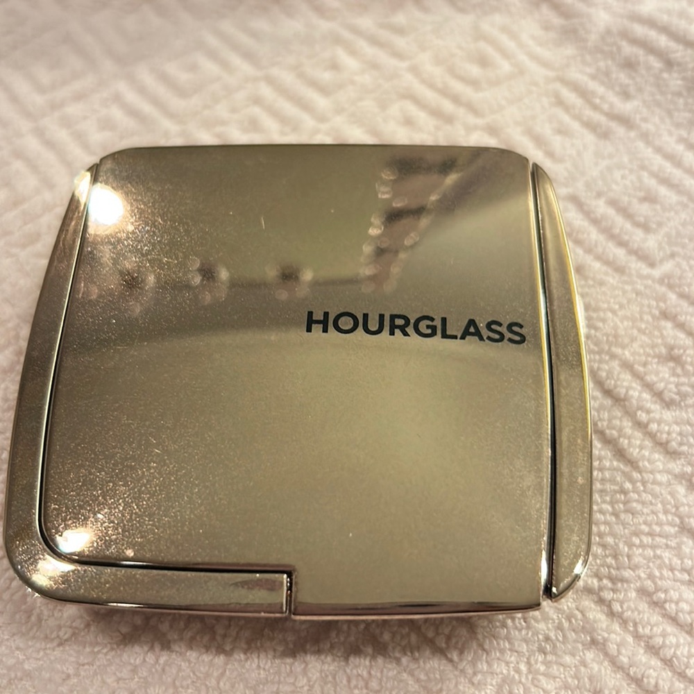Hourglass Hightlighter